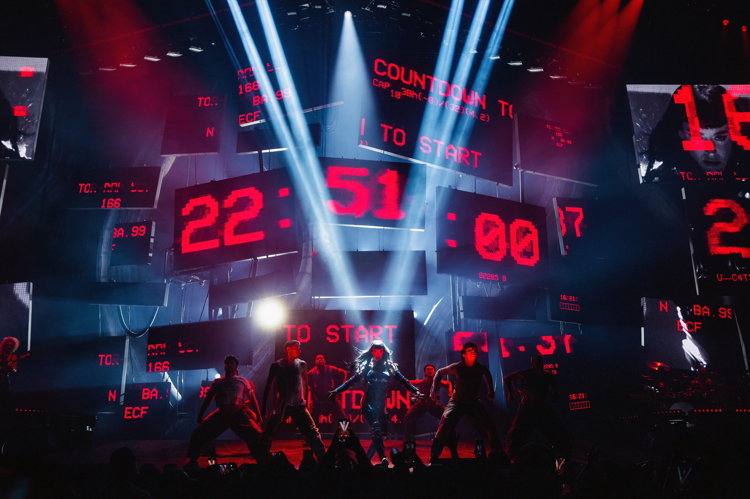 KATY PERRY: THE LIFETIME TOUR - Live from Paris - 3