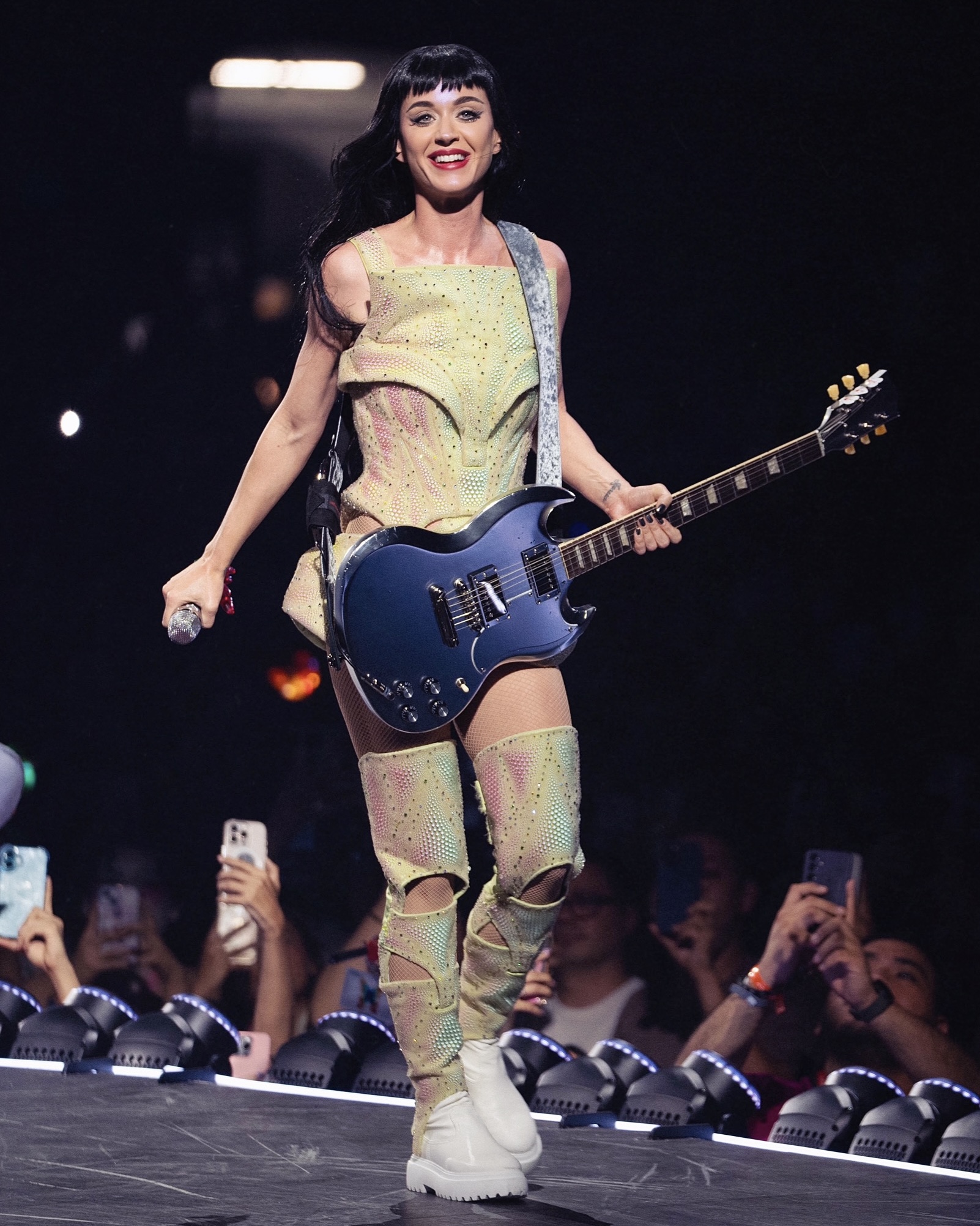 KATY PERRY: THE LIFETIME TOUR - Live from Paris - 5